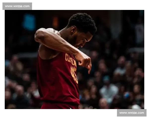 单节 21 分累到抽筋!米切尔 31+5 空砍 骑士 17 分逆转梦碎尼克斯 单节 21 分累到抽筋!米切尔 31+5 空砍 骑士 17 分逆转梦碎尼克斯