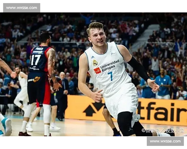 卢卡的 “轻松” 密码:藏在汗水里的统治力 卢卡的 “轻松” 密码:藏在汗水里的统治力