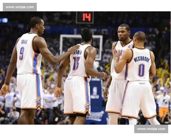 布朗调侃杜兰特雕像：上下半身分属雷霆勇士